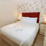 Pears - 1 Bedroom - Sleeps 2 *